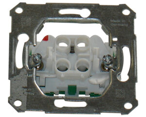 Mecanism buton cu revenire